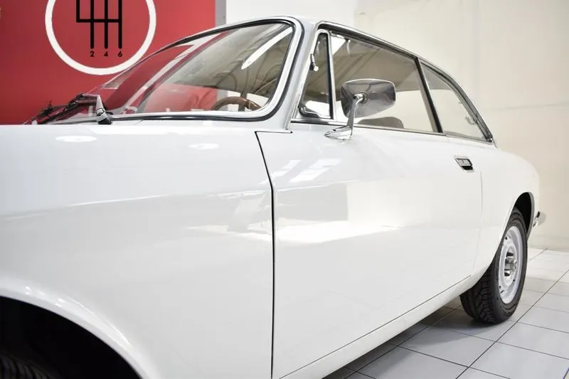 Alfa Romeo 2000 Coupé GT Veloce 14