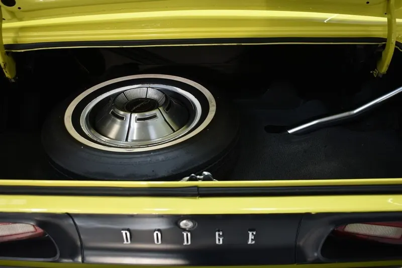 Dodge Challenger 340 CI 9