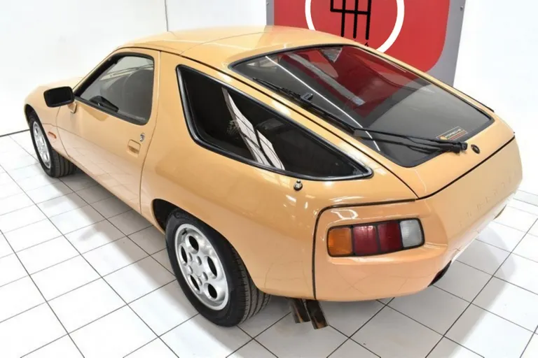 Porsche 928 16