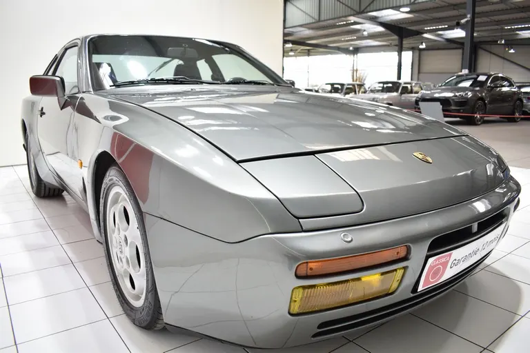 Porsche 944 Turbo 12