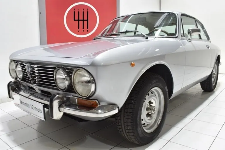 Alfa Romeo 2000 Coupé GT Veloce 13