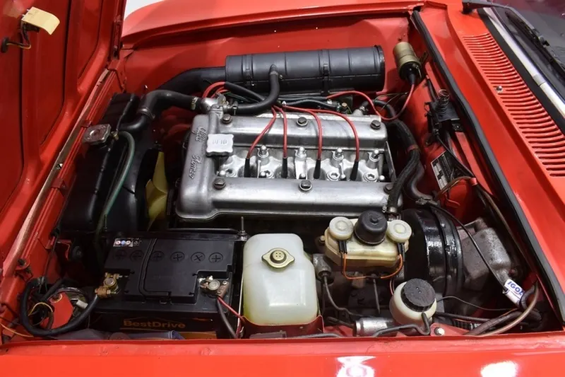 Alfa Romeo 1300 Coupé GT Junior 10