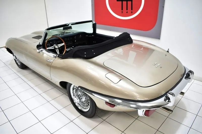 Jaguar Type E Cabriolet 4.2L 16