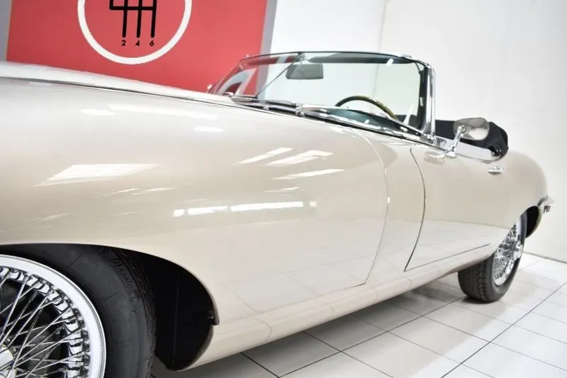 Jaguar Type E Cabriolet 4.2L 14