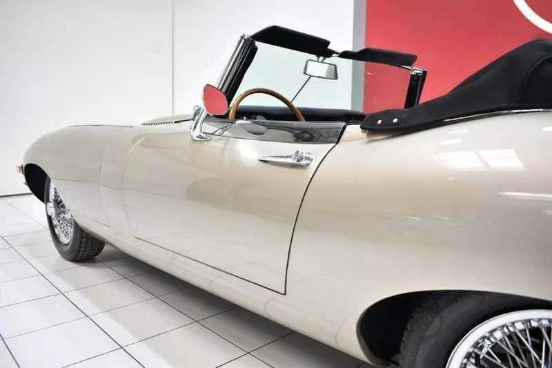 Jaguar Type E Cabriolet 4.2L 15