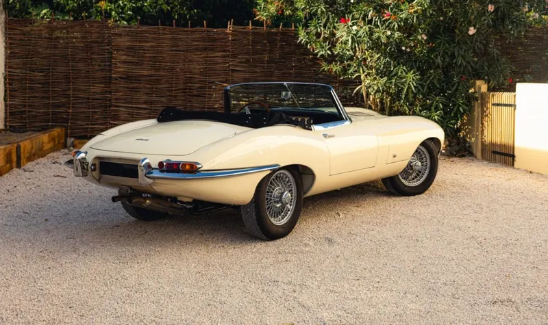 Jaguar E-Type 3.8 Roadster Outside Bonnet Lock 6