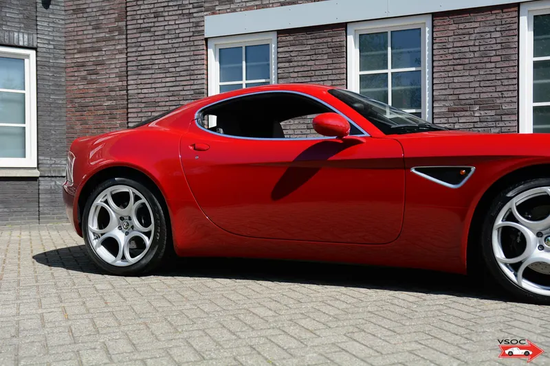 Alfa Romeo 8C Competizione 5
