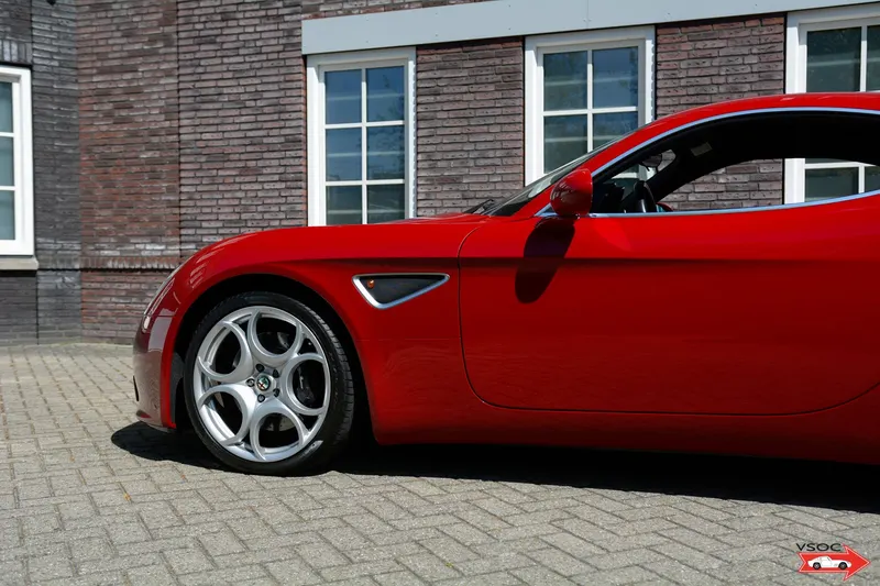 Alfa Romeo 8C Competizione 8