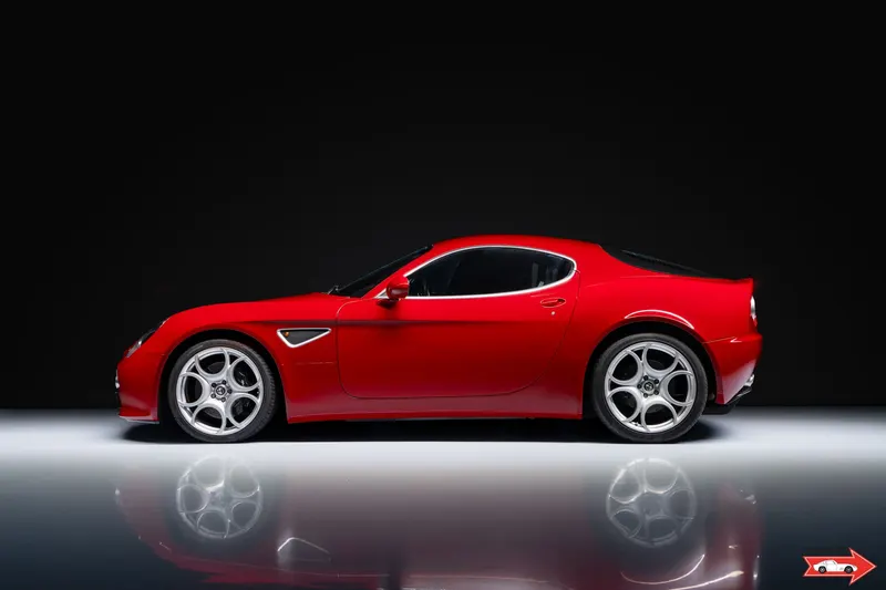 Alfa Romeo 8C Competizione 10