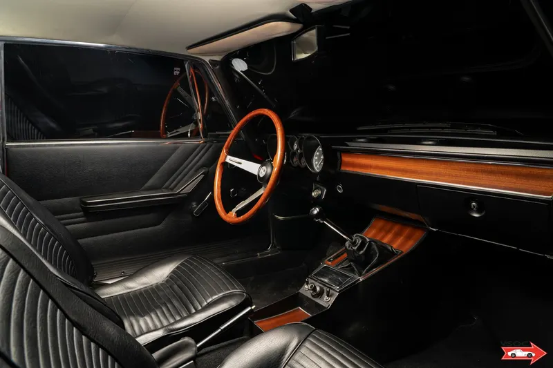 Alfa Romeo 1300 GT Junior 12