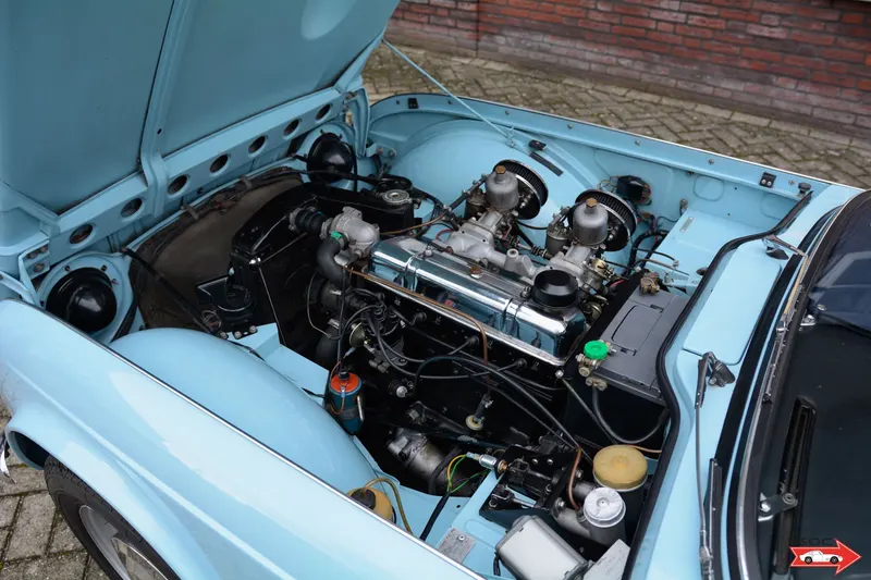 Triumph TR4 'Powder Blue' 4