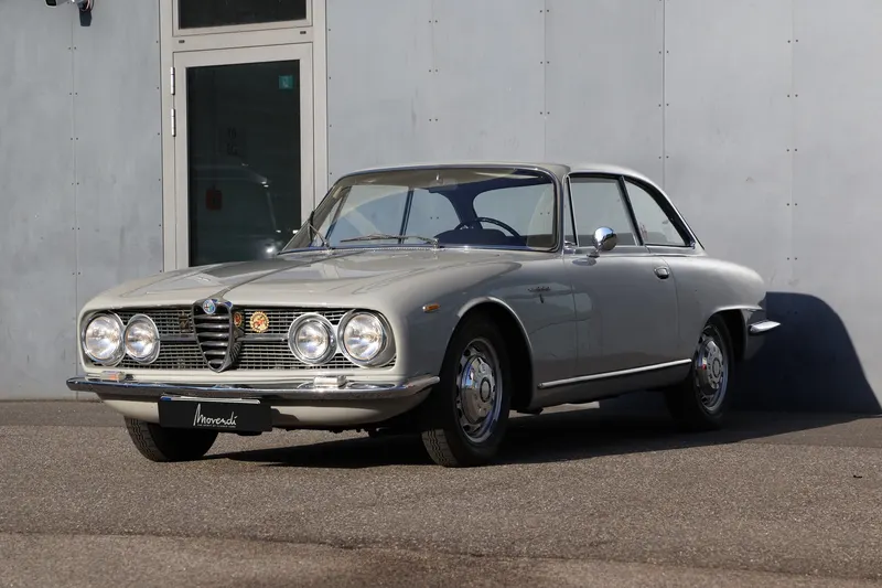 Alfa Romeo 2000 Sprint Coupé 6