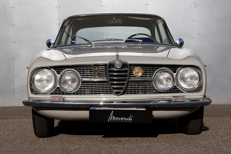 Alfa Romeo 2000 Sprint Coupé 9