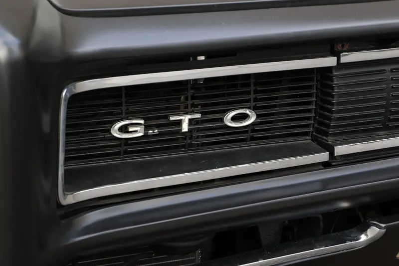 GTO V8 Convertible 3