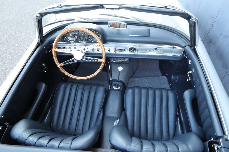Mercedes-Benz 300 SL Roadster 3