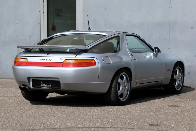 Porsche 928 GTS 12