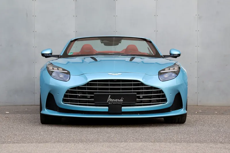 Aston Martin DB12 Volante 9