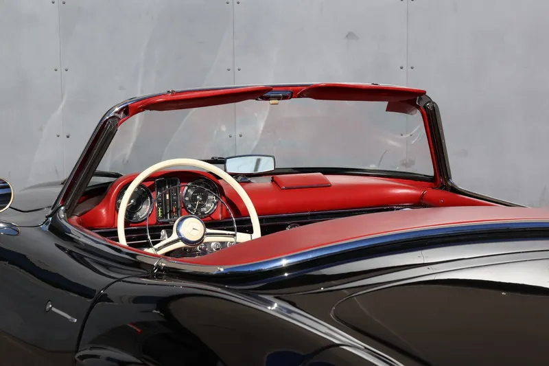 Mercedes-Benz 300 SL Roadster 11