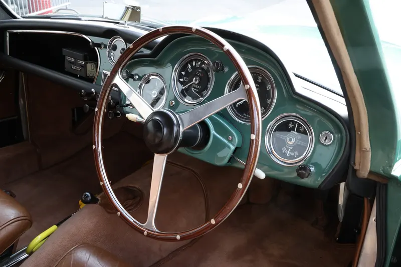 Aston Martin DB 2/4 MK III 2-Door Coupé 6