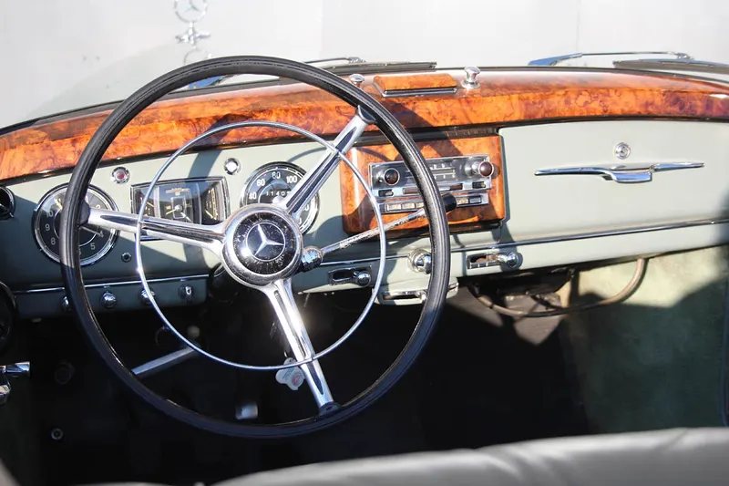 Mercedes-Benz 220 Cabriolet A 4