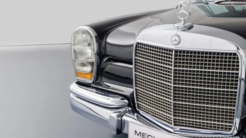 Mercedes-Benz W100 600 Pullman Landaulet 8