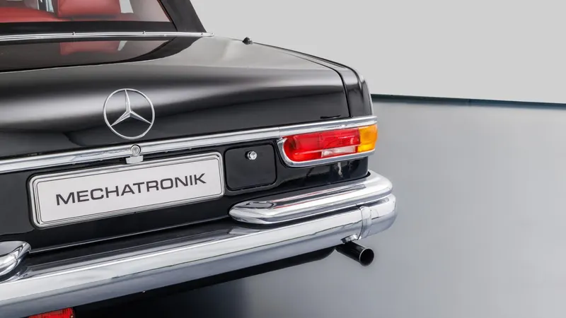 Mercedes-Benz W100 600 Pullman Landaulet 10