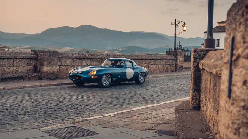 Jaguar E-Type Lightweight 3