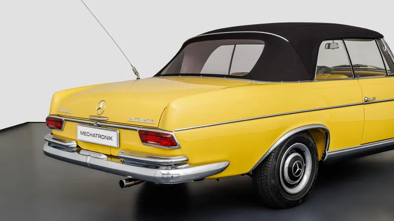 Mercedes-Benz W112 300 SE Cabriolet 8