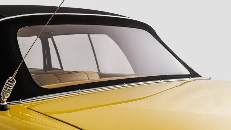 Mercedes-Benz W112 300 SE Cabriolet 12