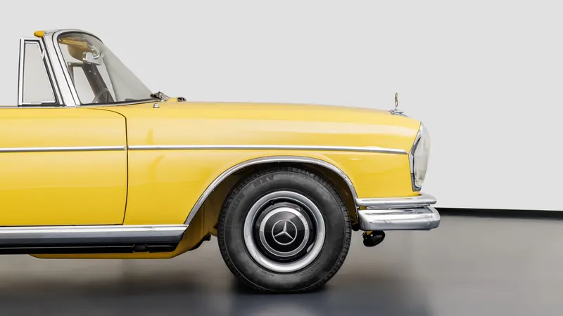 Mercedes-Benz W112 300 SE Cabriolet 6