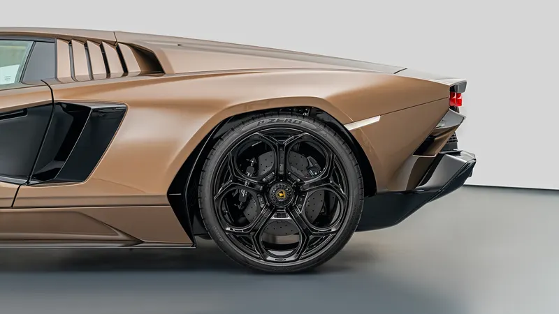 Lamborghini Countach LPI 800-4 11