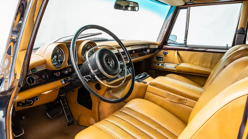 Mercedes-Benz W100 600 SWB 11