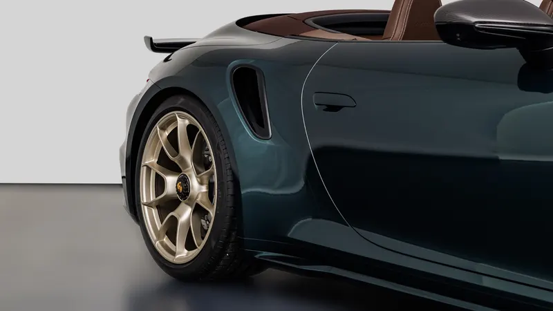 Porsche 911 (992.1) Turbo S Cabrio 13