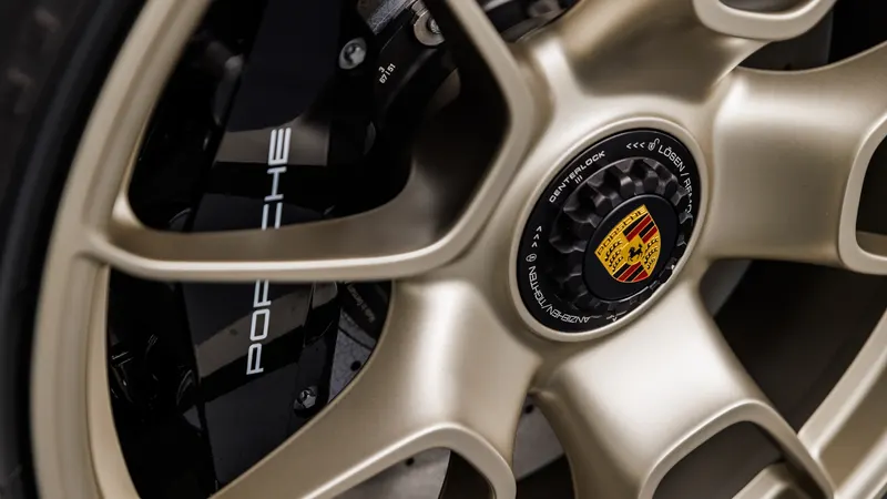 Porsche 911 (992.1) Turbo S Cabrio 12