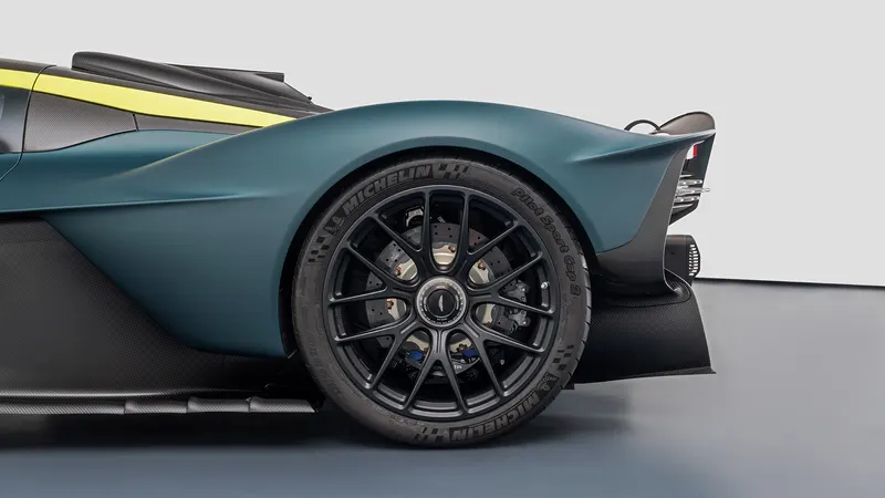 Aston Martin Valkyrie 8