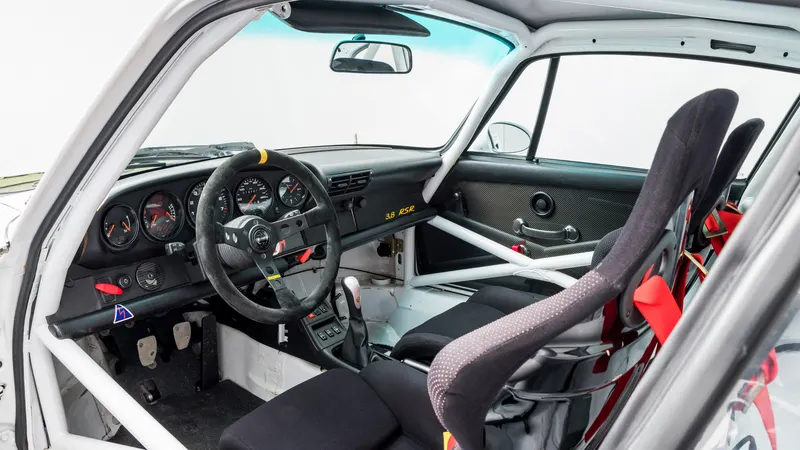 Porsche 911 (993) 3.8 RSR 13