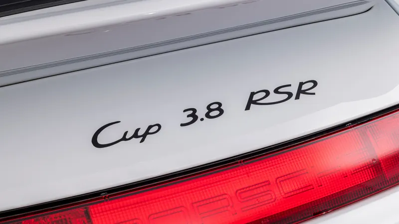 Porsche 911 (993) 3.8 RSR 9