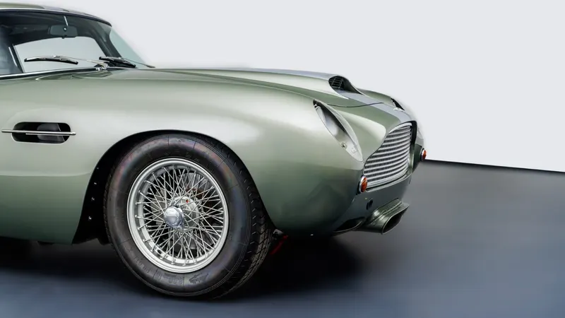 Aston Martin DB4 GT Continuation 10
