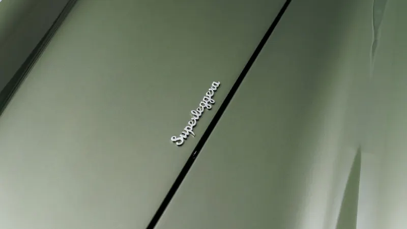 Aston Martin DB4 GT Continuation 12