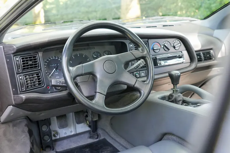 Jaguar XJ220 11