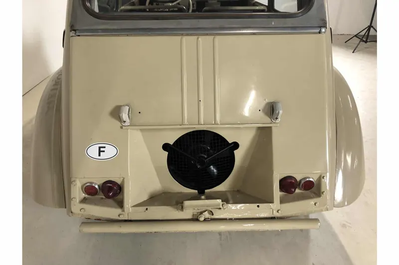 2CV 8
