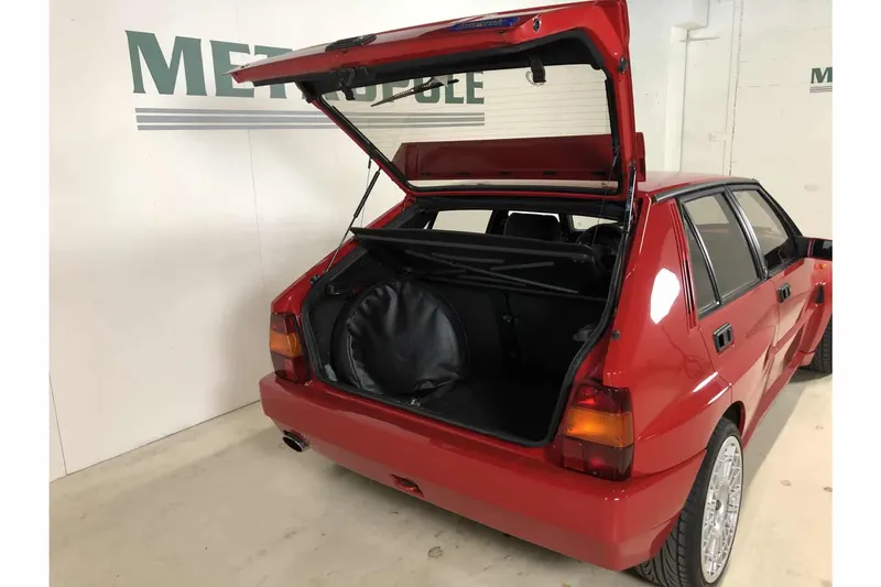 Lancia Delta HF Integrale 13