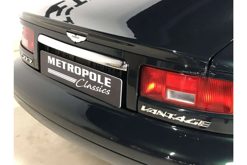 Aston Martin DB7 Vantage V12 11
