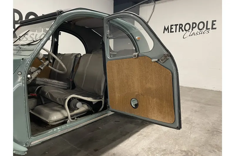 Citroën 2CV Sahara 4x4 10