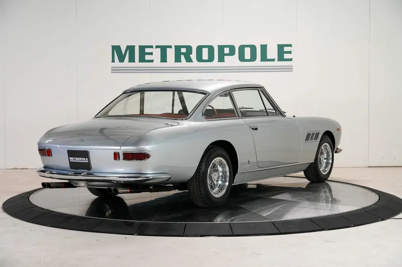 Ferrari 330 GT 9