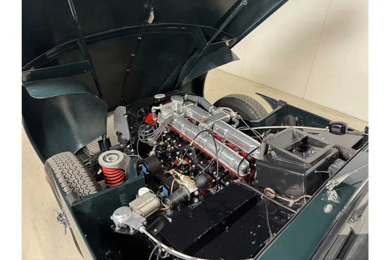 Aston Martin DB2/4 MK III 12