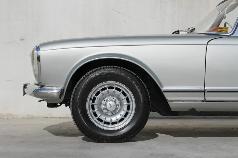 Mercedes-Benz 280SL Pagode 13