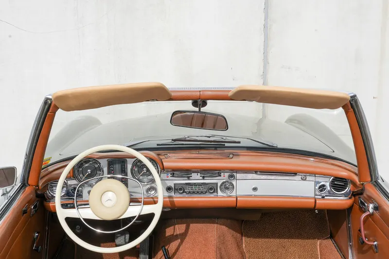 Mercedes-Benz 280SL Pagode 11