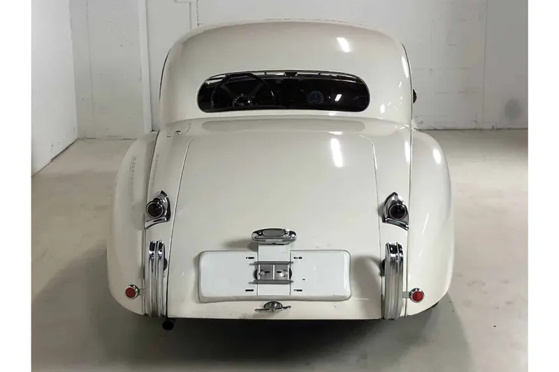 Jaguar XK120 Fixed Head Coupe 11