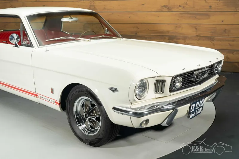 Ford Mustang 6